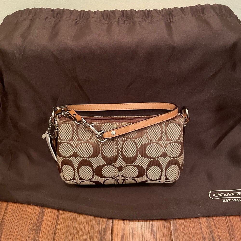 Coach signature wristlet (medium)
